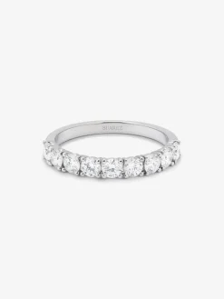 Media alianza de oro blanco de 18K con 9 diamantes en talla brillante con un total de 0,91 cts