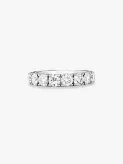Media alianza de oro blanco de 18K con 11 diamantes en talla brillante con un total de 0,55 cts