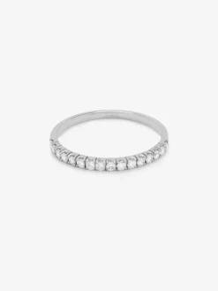 Media alianza de oro blanco de 18K con 16 diamantes en talla brillante con un total de 0,24 cts