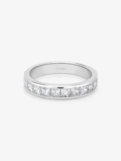 Media alianza de oro blanco de 18K con 11 diamantes en talla princesa con un total de 1,28 cts