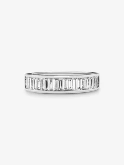 Media alianza de oro blanco de 18K con diamantes en talla baguette con un total de 1,83 cts
