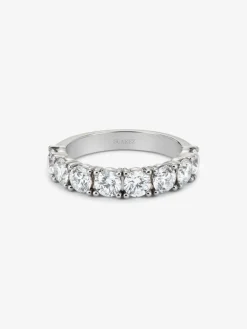 Media alianza de oro blanco de 18K con 8 diamantes en talla brillante con un total de 2,05 cts
