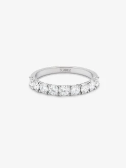 Media alianza de oro blanco de 18K con 9 diamantes en talla brillante con un total de 1,22 cts