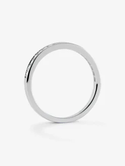 Media alianza de oro blanco de 18K con 18 diamantes en talla brillante con un total de 0,18 cts