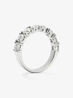 Media alianza de oro blanco de 18K con 8 diamantes en talla brillante con un total de 2,05 cts