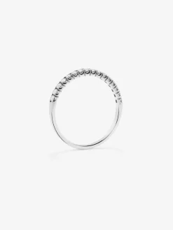Media alianza de oro blanco de 18K con 16 diamantes en talla brillante con un total de 0,16 cts