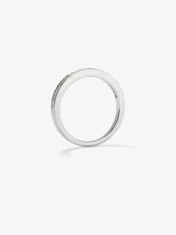 Media alianza de oro blanco de 18K con 19 diamantes en talla brillante con un total de 0,1 cts