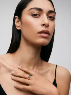 medium 18k yellow gold signet ring with 0.98 ct black onyx and 0.03 ct diamond