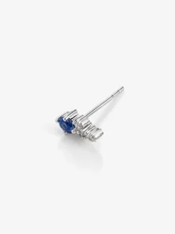 Pendiente individual derecho de oro blanco de 18K con zafiro y diamantes