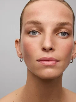 Pendientes aro fino de oro blanco de 18K con diamantes