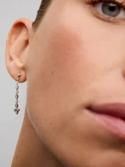 Pendientes colgante largo de oro blanco de 18K y diamante