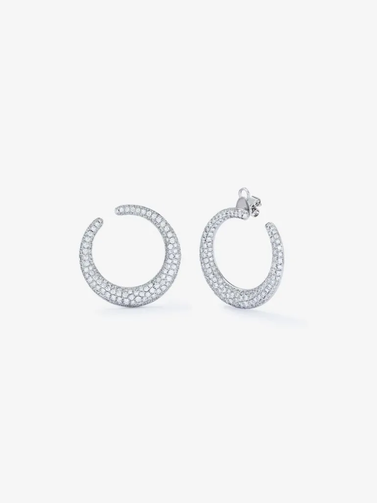 Pendientes de aro abiertos grandes de oro blanco de 18K con pavé de diamantes blancos en talla brillante de 3,9 cts