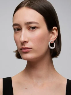 Pendientes de aro abiertos grandes de oro blanco de 18K con pavé de diamantes blancos en talla brillante de 3,9 cts