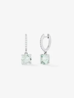 Pendientes de aro de oro blanco de 18K con 2 amatistas verdes con un total de 3,27 cts y 18 diamantes con un total de 0,14 cts