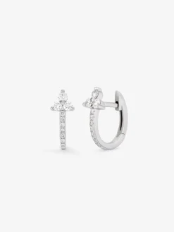 Pendientes de aro de oro blanco de 18K con 22 diamantes en talla brillante con un total de 0,28 cts