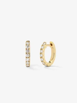 Pendientes de aro de oro amarillo de 18K con 14 diamantes blancos en talla brillante con un total de 0,39 cts