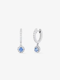 Pendientes de aro de oro blanco de 18K con 38 diamantes en talla brillante con un total de 0,29 cts y 2 zafiros azules en talla brillante con un total de 0,37 cts