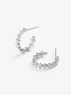 Pendientes de aro de oro blanco de 18K con 66 diamantes en talla brillante con un total de 1,01 cts