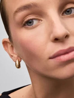 Pendientes de aro de oro amarillo de 18K con pavé de diamantes en talla brillante