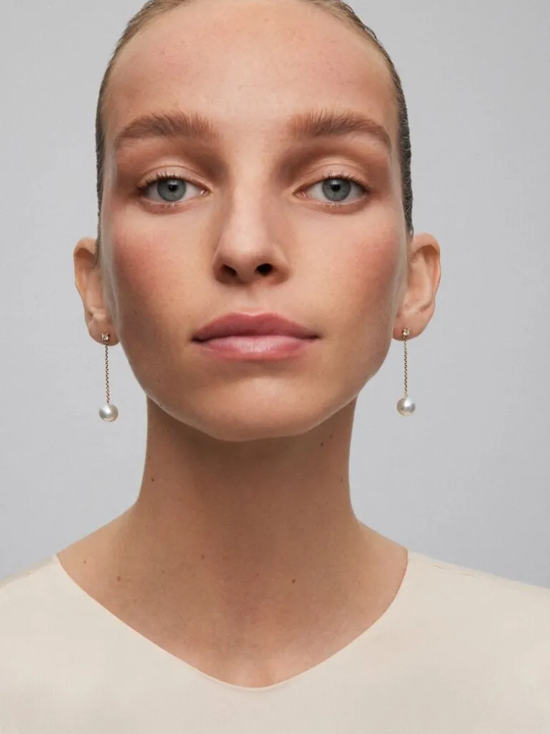 Pendientes de cadena de oro rosa de 18K con 2 diamantes en talla brillante con un total de 0,22 cts y 2 perlas 9mm