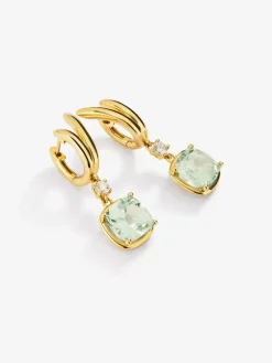 Pendientes de oro amarillo de 18K con 2 amatistas verdes en talla cushion con un total de 6,4 cts y 2 diamantes en talla brillante con un total de 0,21 cts