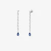 Pendientes de oro blanco de 18K con zafiros azules en talla pera de 2,63 cts y diamantes blancos en talla brillante de 2,12 cts