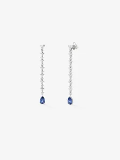 Pendientes de oro blanco de 18K con zafiros azules en talla pera de 2,63 cts y diamantes blancos en talla brillante de 2,12 cts