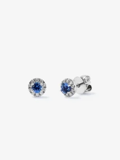 Pendientes de oro blanco de 18K con 2 zafiros azules en talla brillante de 0,28 cts y 20 diamantes en talla brillante con un total de 0,11 cts