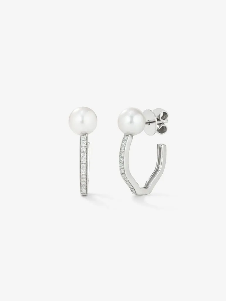Pendientes de oro blanco de 18K con 2 perlas akoya y 24 diamantes en talla brillante con un total de 0,11 cts