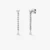 Pendientes de oro blanco de 18K con 2 diamantes en talla pera con un total de 0,21 cts y 18 en talla brillante con un total de 0,34 cts