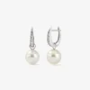 Pendientes de oro blanco de 18K con 2 perlas de 9,5mm y 10 diamantes en talla brillante con un total de 0,12 cts