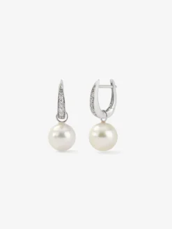Pendientes de oro blanco de 18K con 2 perlas de 9,5mm y 10 diamantes en talla brillante con un total de 0,12 cts
