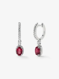 Pendientes de oro blanco de 18K con 2 rub&iacute;es rojos en talla oval de  2 cts y diamantes en talla brillante con un total de 0,40 cts