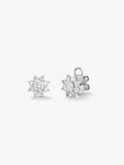Pendientes de oro blanco de 18K con 18 diamantes en talla brillante con un total de 0,57 cts con forma de estrella