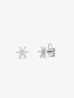 Pendientes de oro blanco de 18K con 12 diamantes en talla marquise con un total de 0,36 cts y 2 en talla brillante con un total de 0,09 cts