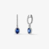 Pendientes de oro blanco de 18K con 2 zafiros azules en talla oval con un total de 0,69 cts y 36 diamantes en talla brillante con un total de 0,13 cts