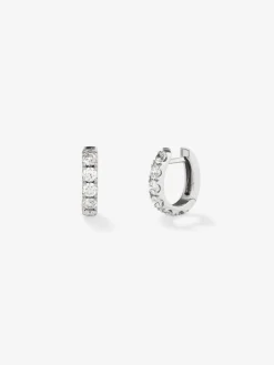 Pendientes de oro blanco de 18K con 12 diamantes en talla brillante con un total de 0,95 cts