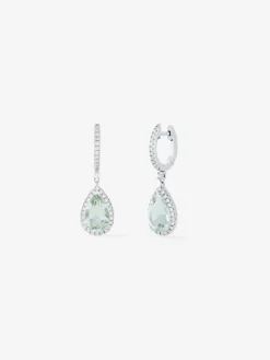 Pendientes de oro blanco de 18K con 2 amatistas verdes en talla pera con un total de 3,32 cts y 72 diamantes en talla brillante con un total de 0,4 cts
