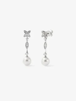 Pendientes de oro blanco de 18K con 28 diamantes en talla brillante con un total de 0,59 cts y 2 perlas akoya de 8,5 mm