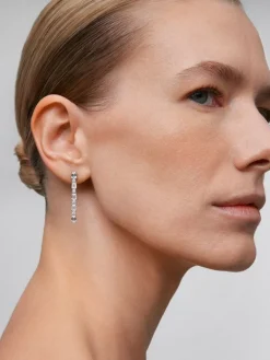 Pendientes de oro blanco de 18K con 10 diamantes en talla esmeralda con un total de 2,64 cts y 8 en talla brillante con un total de 0,35 cts