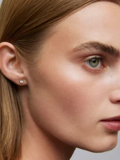 Pendientes de oro blanco de 18K con diamante solitario