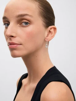 Pendientes de oro blanco de 18K con 2 amatistas verdes en talla pera con un total de 3,32 cts y 72 diamantes en talla brillante con un total de 0,4 cts