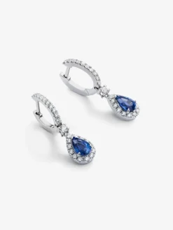 Pendientes de oro blanco de 18K con zafiros azules en talla pera de 1,32 cts y diamantes blancos en talla brillante de 0,56 cts