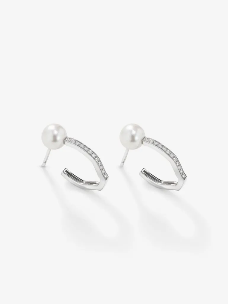 Pendientes de oro blanco de 18K con 2 perlas akoya y 24 diamantes en talla brillante con un total de 0,11 cts