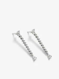 Pendientes de oro blanco de 18K con 2 diamantes en talla pera con un total de 0,21 cts y 18 en talla brillante con un total de 0,34 cts