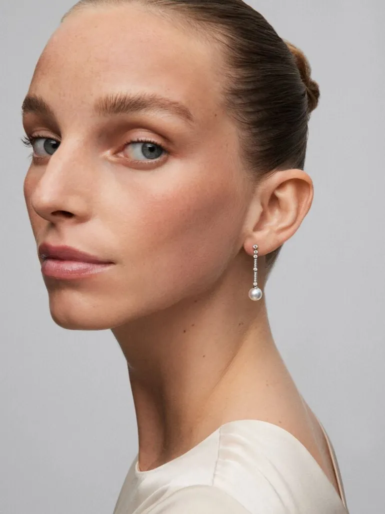 Pendientes de oro blanco de 18K con diamantes blancos en talla brillante de 1,1 cts y perlas australianas de 5mm