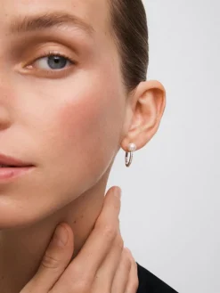 Pendientes de oro blanco de 18K con 2 perlas akoya y 24 diamantes en talla brillante con un total de 0,11 cts