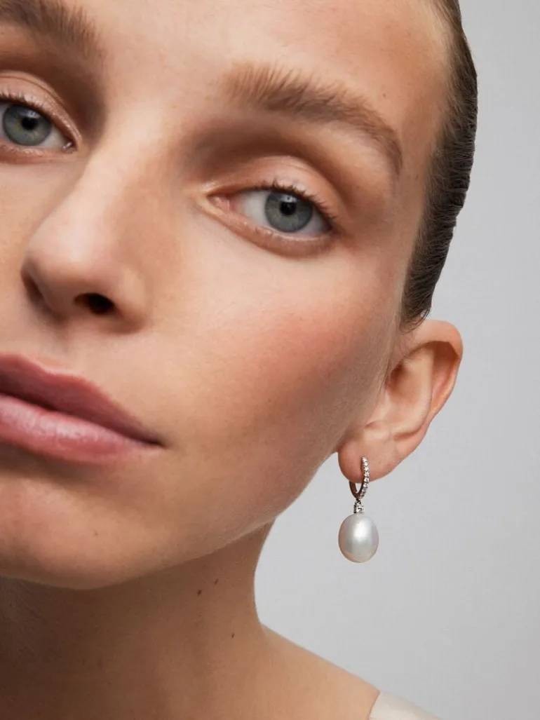 Pendientes de oro blanco de 18K con perlas de 12,5mm y diamantes en talla brillante de 0,33 cts