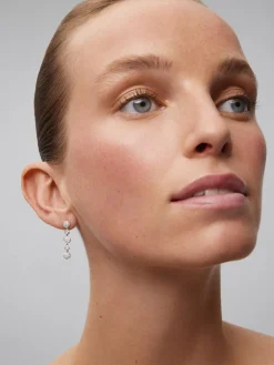 Pendientes de oro blanco de 18K con 10 diamantes en talla brillante de 0,7 cts