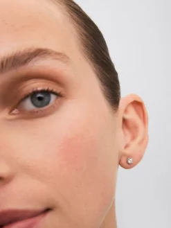 Pendientes de oro blanco de 18K con diamante solitario